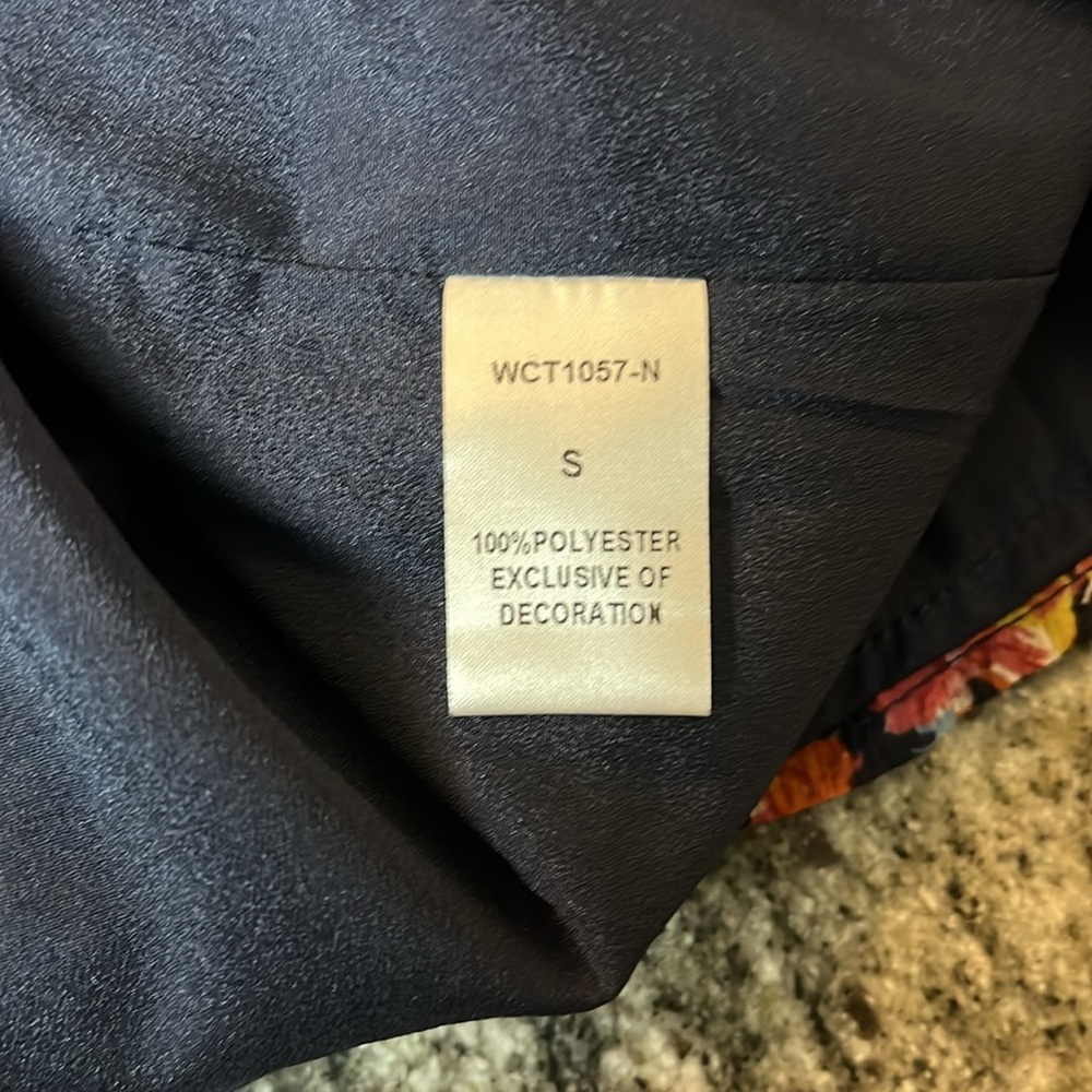 THML Navy Floral Top Size Small - Picture 7 of 9